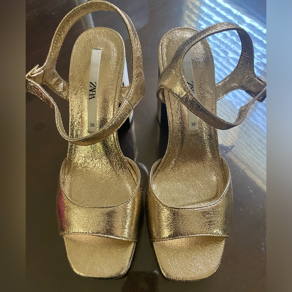 Zara gold platform size 38, brand new no tag